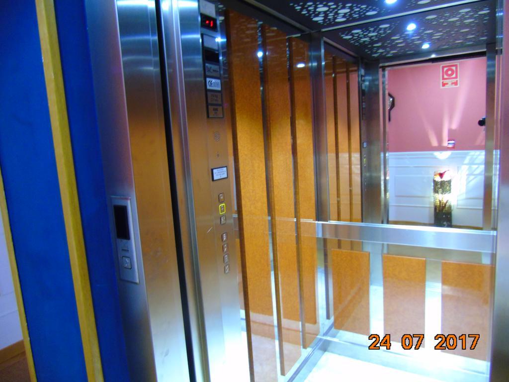 Hotel San Juan Revilla De Camargo Buitenkant foto